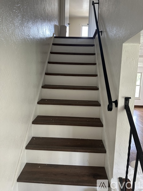 364 Broadmoor Avenue 3 Beds Townhouse for Rent - Photo gallery 3