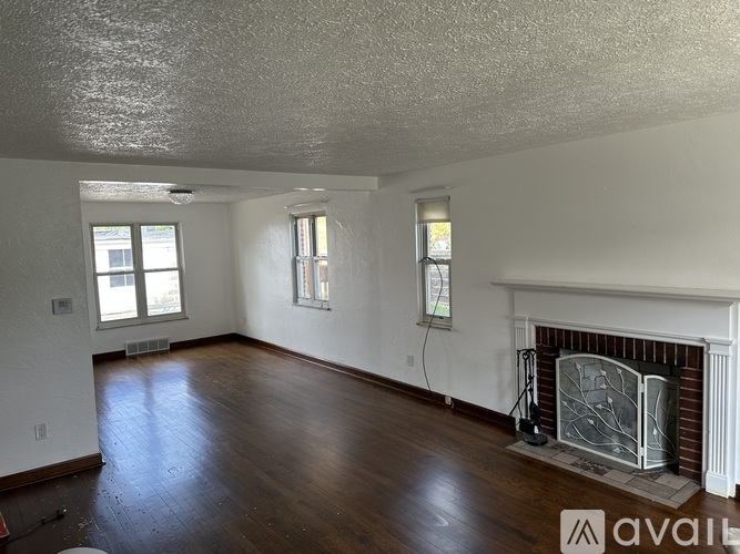 364 Broadmoor Avenue 3 Beds Townhouse for Rent - Photo gallery 4