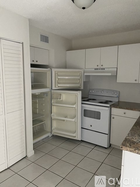 199 Southwest 12Th Avenue 3 Beds Apartment for Rent