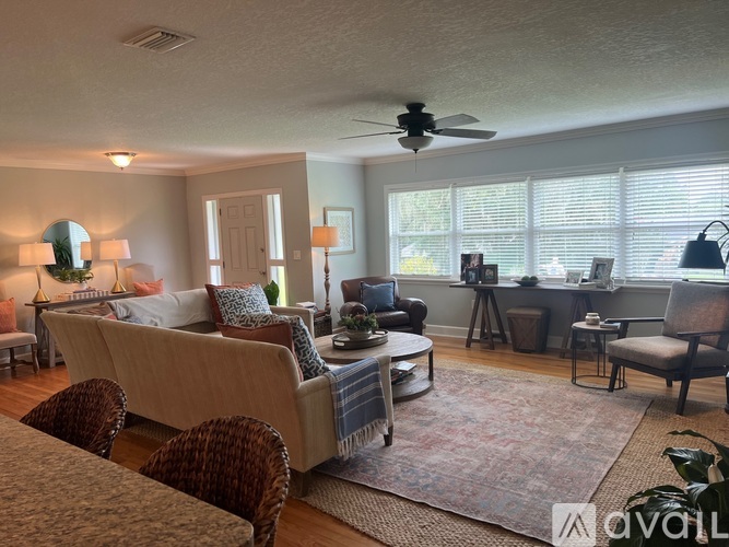 1207 Southeast 15th Street 3 Beds Single Family Home for Rent - Photo gallery 2