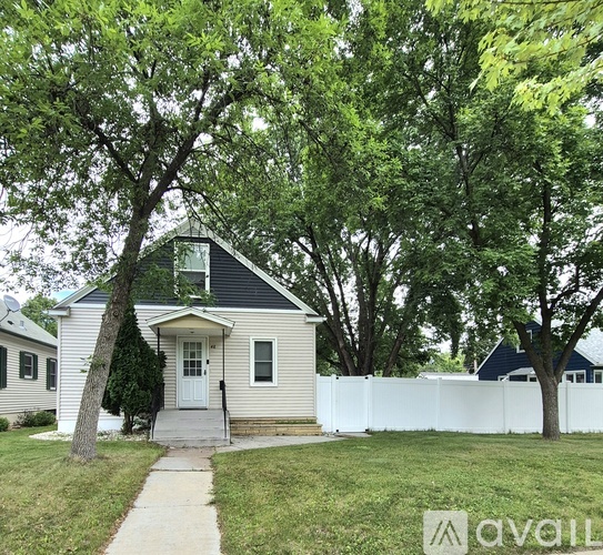 48 23rd Ave N 2 Beds Single Family Home for Rent - Photo gallery 1