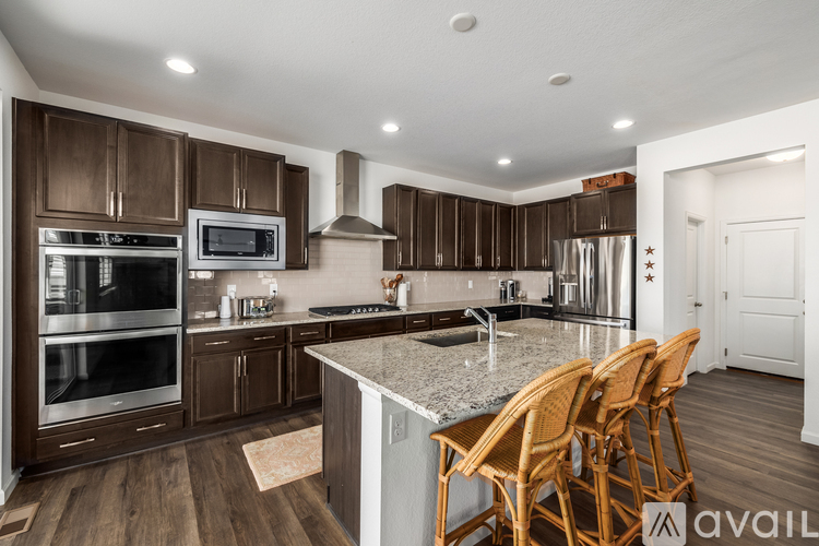 943 West Hopkins Drive 4 Beds Single Family Home for Rent - Photo gallery 3