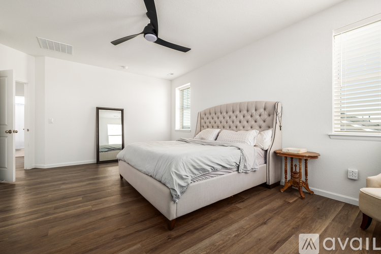 943 West Hopkins Drive 4 Beds Single Family Home for Rent - Photo gallery 5