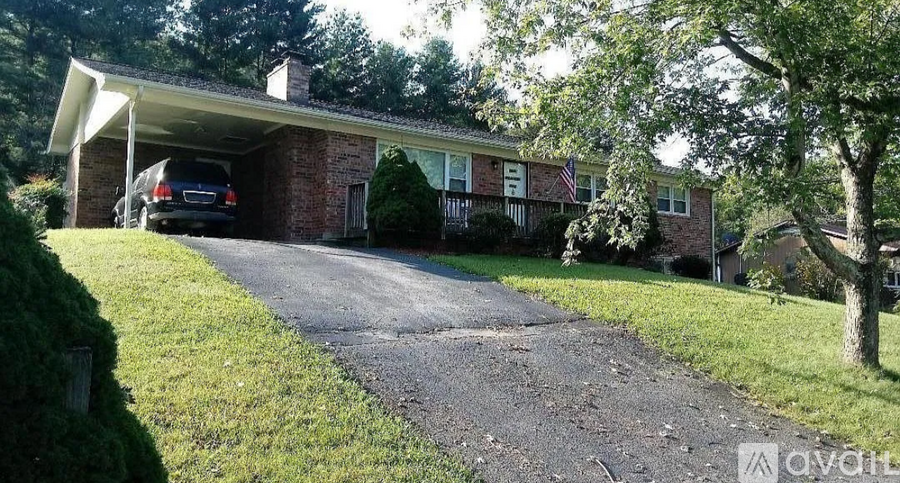 420 Lambeth Drive 3 Beds Single Family Home for Rent - Photo gallery 2