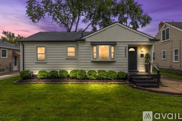 2842 Oakshire Avenue 3 Beds Single Family Home for Rent - Photo gallery 3