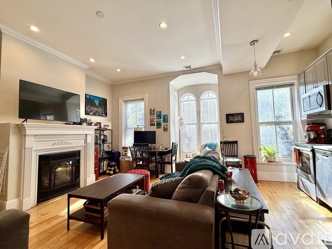 637 Tremont St 1 Apartment for Rent - Photo gallery 3