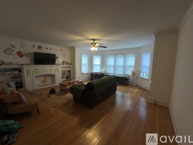 6437 N Leavitt St 3 Beds Apartment for Rent - Photo gallery 1