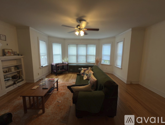 6437 N Leavitt St 3 Beds Apartment for Rent - Photo gallery 2