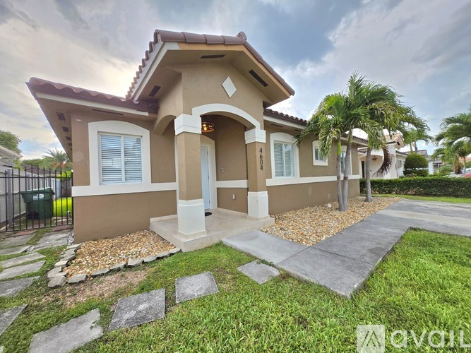 4604 Southwest 164th Place 3 Beds Single Family Home for Rent - Photo gallery 2