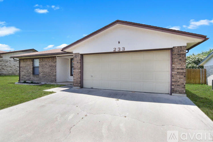 233 Bridle Dr 3 Beds Single Family Home for Rent - Photo gallery 2