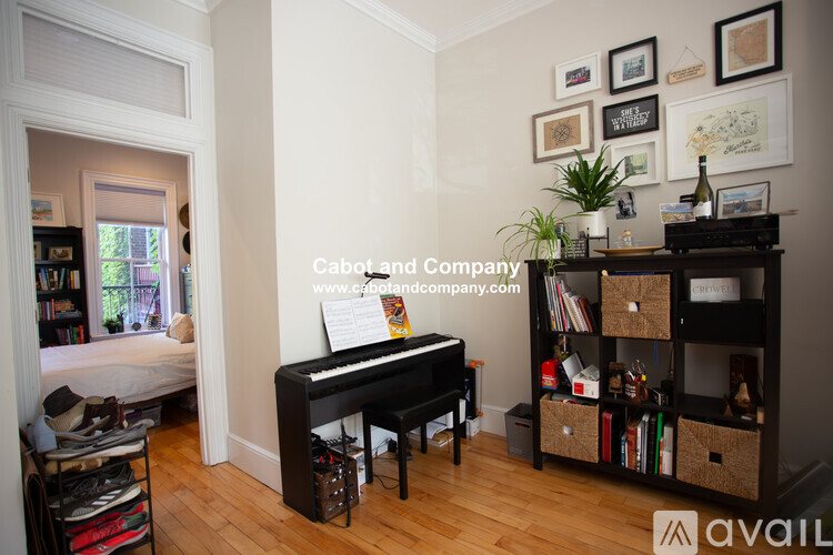 637 Tremont St 1 Apartment for Rent - Photo gallery 4