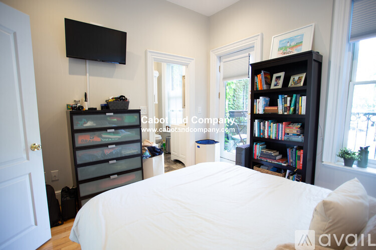 637 Tremont St 1 Apartment for Rent - Photo gallery 5