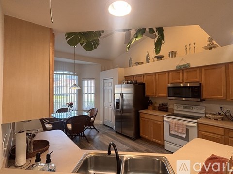 399 Renaissance Ave 3 Beds Apartment for Rent