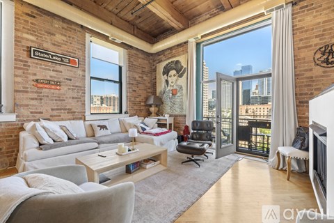 1550 South Indiana Avenue 3 Beds Apartment for Rent