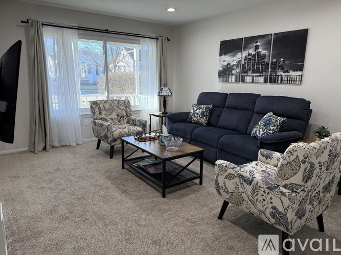 236 Kinross Avenue 2 Beds Single Family Home for Rent - Photo gallery 1