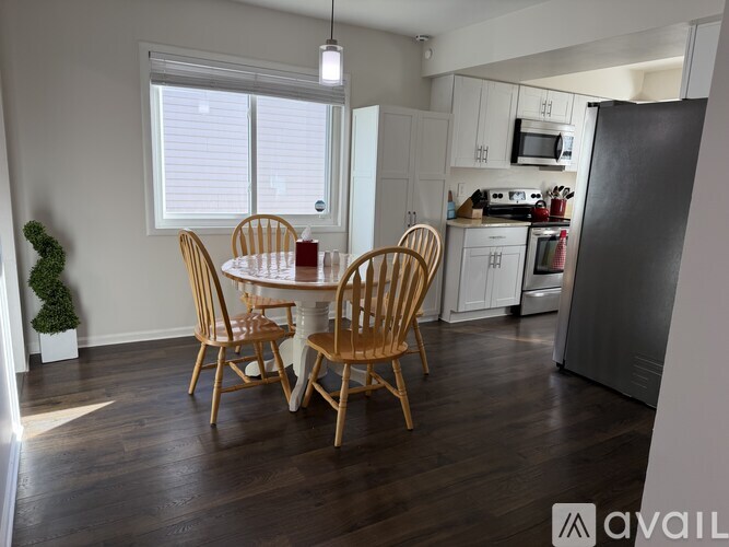 236 Kinross Avenue 2 Beds Single Family Home for Rent - Photo gallery 3