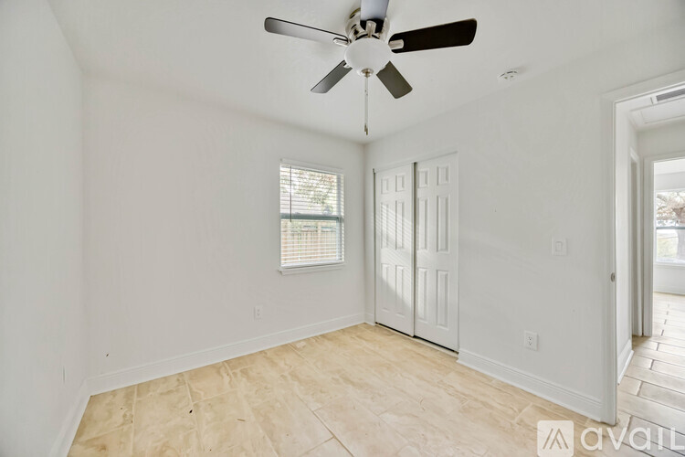 5433 County Road 579 2 Beds Single Family Home for Rent - Photo gallery 4