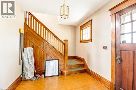 1101 S DUNDAS Street S 4 Beds Apartment for Rent
