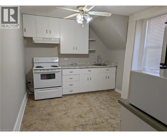 12 EAST 24TH Street Unit# 2ND FLOOR 3 Beds House for Rent - Photo gallery 4