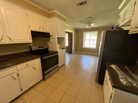 141 Pine Drive 3 Beds Apartment for Rent