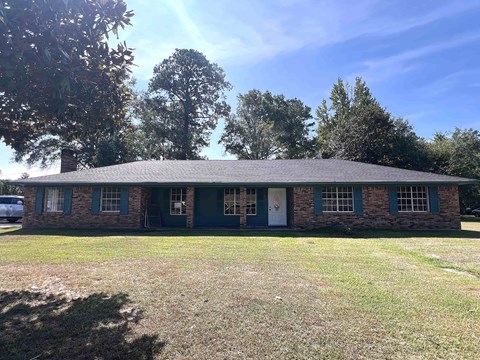 141 Pine Drive 3 Beds Apartment for Rent