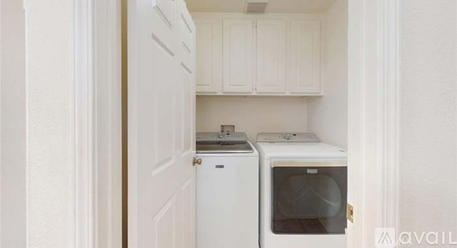 28312 Sycamore Drive 3 Beds Single Family Home for Rent - Photo gallery 2