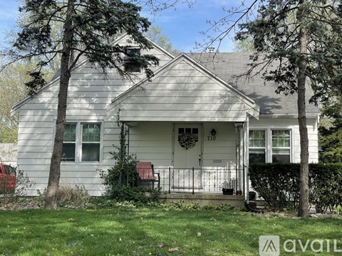 710 S Maple St 3 Beds Apartment for Rent