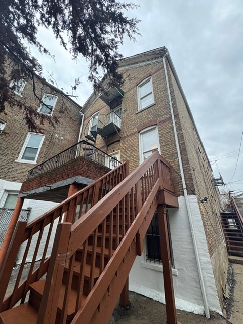 2127 South Fairfield Avenue Studio Apartment for Rent