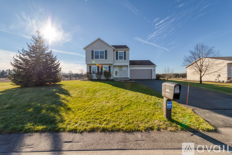A house with a lawn and a mailbox in front.