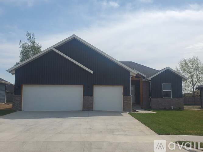 664 Dean Ln 3 Beds Single Family Home for Rent - Photo gallery 1