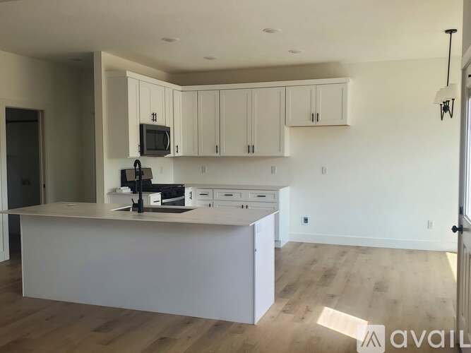664 Dean Ln 3 Beds Single Family Home for Rent - Photo gallery 2