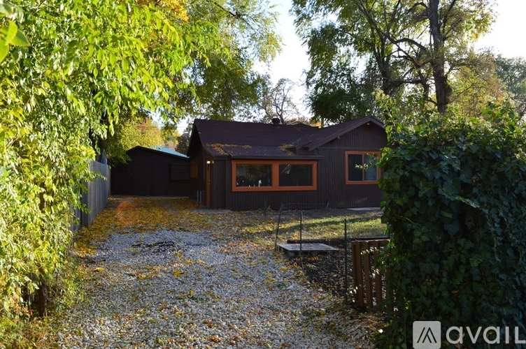 151 Fremont Ave W Studio Single Family Home for Rent - Photo gallery 3