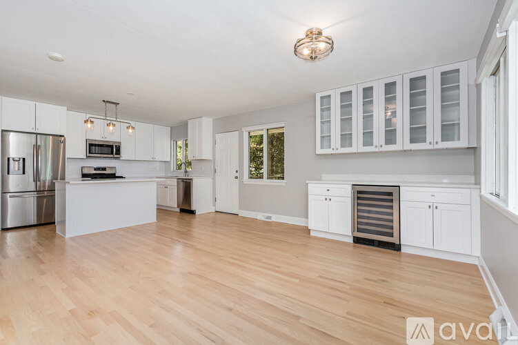 29 Robin Hill Dr 4 Beds Single Family Home for Rent - Photo gallery 5