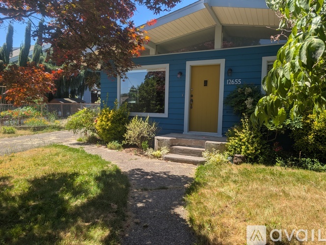 12655 Southeast 26th Avenue 3 Beds Single Family Home for Rent - Photo gallery 1