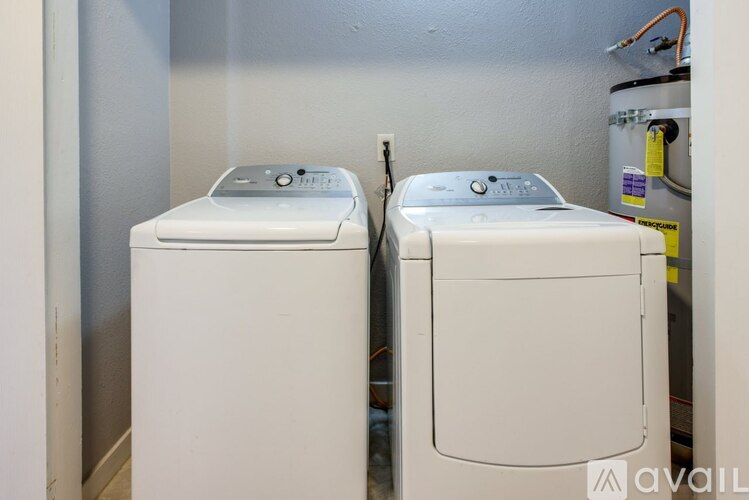 2405 Arenas St 4 Beds Single Family Home for Rent - Photo gallery 2