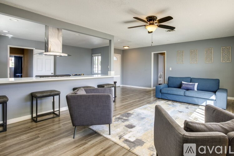 2405 Arenas St 4 Beds Single Family Home for Rent - Photo gallery 4