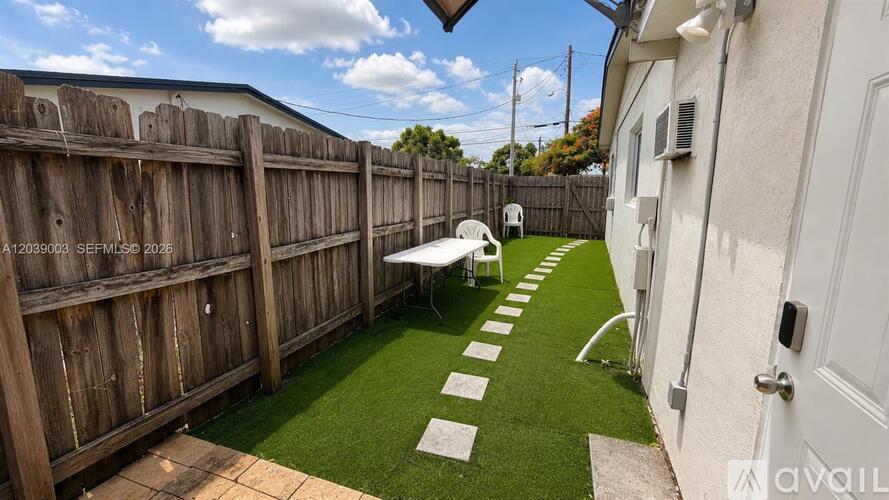 9101 Sw 16 Th St 3 Beds Single Family Home for Rent - Photo gallery 2