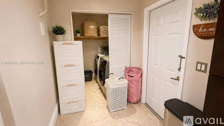 9101 Sw 16 Th St 3 Beds Single Family Home for Rent - Photo gallery 4