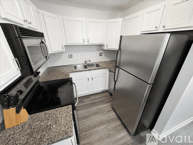 2420 Parmenter Blvd 1 Condo for Rent - Photo gallery 1