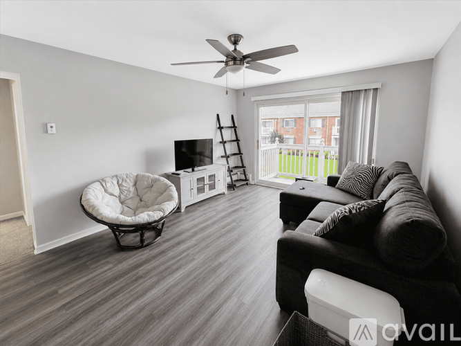 2420 Parmenter Blvd 1 Condo for Rent - Photo gallery 2
