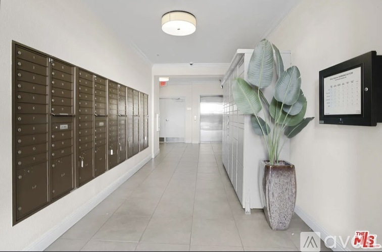 360 West Avenue 26 Studio Condo for Rent - Photo gallery 3
