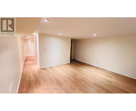 68 MACPHERSON AVENUE 3 Beds Home, Townhouse for Rent - Photo gallery 3