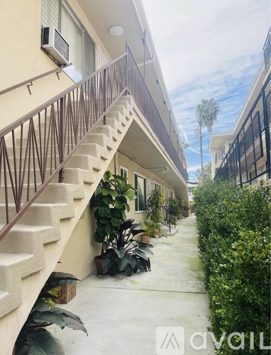 1047 N Ogden Dr 1 Apartment for Rent - Photo gallery 2