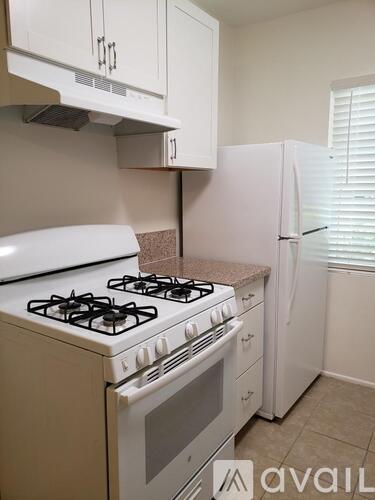 1047 N Ogden Dr 1 Apartment for Rent - Photo gallery 4