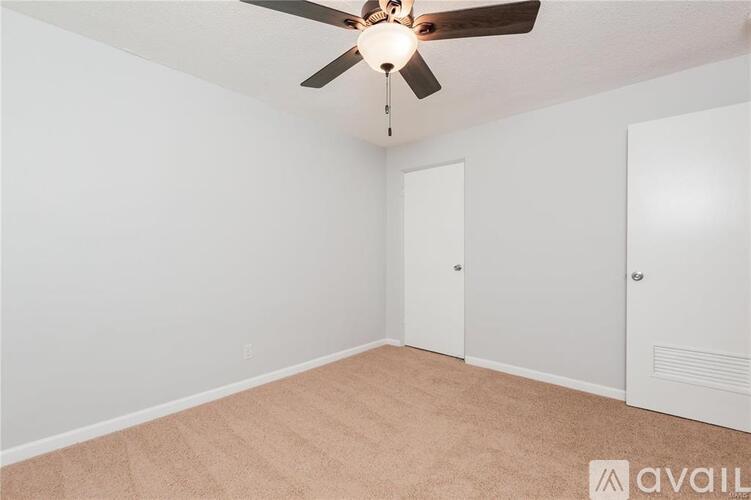 17 Tower Hill Court 3 Beds Townhouse for Rent - Photo gallery 3