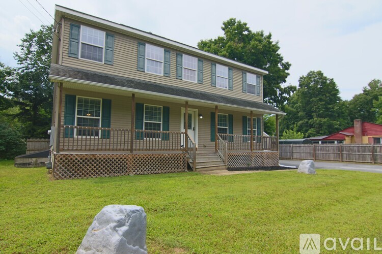 248 Colchester Road 4 Beds Single Family Home for Rent - Photo gallery 1