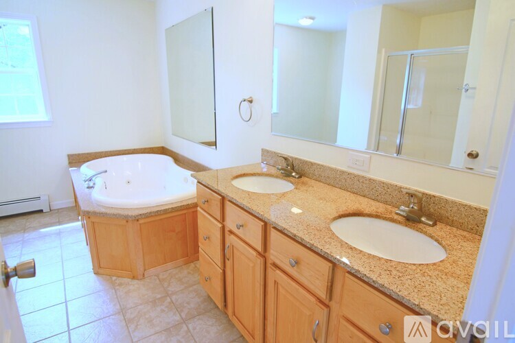 248 Colchester Road 4 Beds Single Family Home for Rent - Photo gallery 5