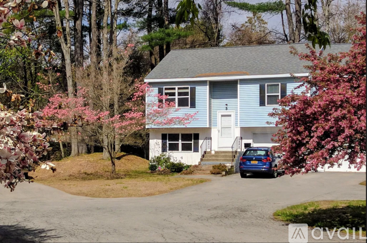 75 Elsmere Avenue 3 Beds Townhouse for Rent - Photo gallery 1