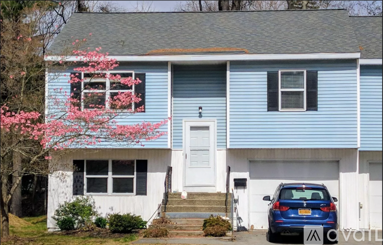 75 Elsmere Avenue 3 Beds Townhouse for Rent - Photo gallery 2