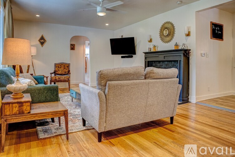 409 Wickham Road 4 Beds Single Family Home for Rent - Photo gallery 4
